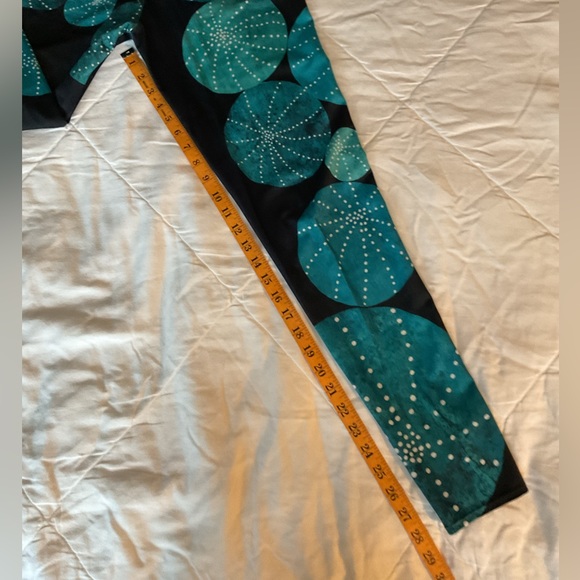 🆕 Red Bubble Turquoise Cactus Field Leggings - Picture 6 of 10